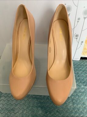 Nine West Nude Tan Platform Stiletto Pumps